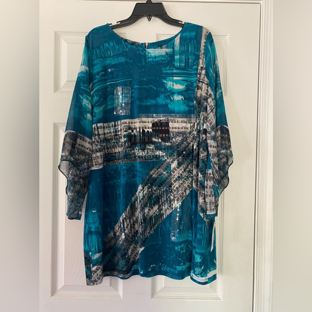 This is an Alfani bell sleeve tunic dressy blouse 1X